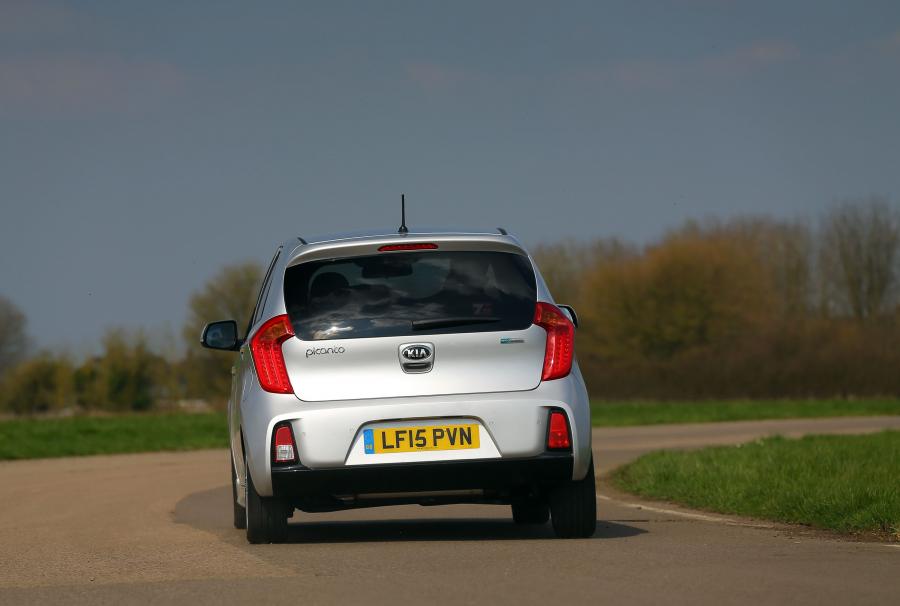  Kia Picanto EcoDynamics 5-Door 2015 года  (UK) (фото 15 из 21)